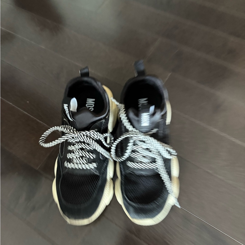 Moschino Black Sneakers Sleek Athletic Style